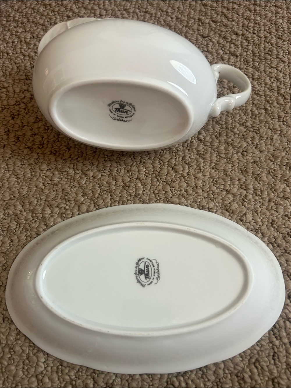 White Ceramic Gravy Boat with Attached Underplate - Picture 3 of 4